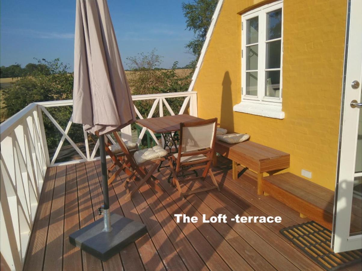 The 'Loft' Apartment- "Den Gule Svane" Guest House - Near Ronne & Beach Eksteriør billede