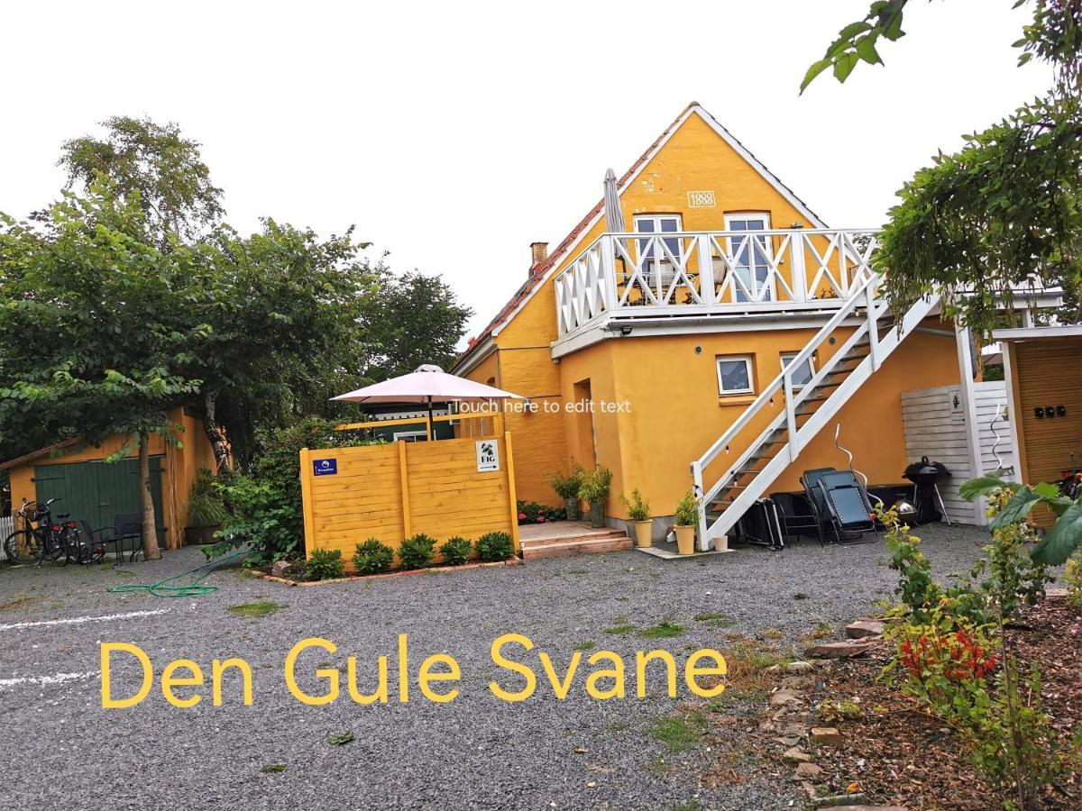 The 'Loft' Apartment- "Den Gule Svane" Guest House - Near Ronne & Beach Eksteriør billede